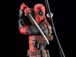 Marvel Deadpool (Maximum Effort) Fine Art Statue-1-JToys