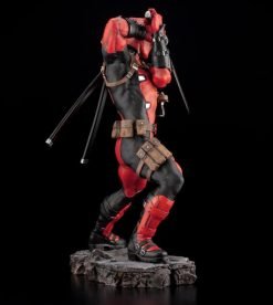 Marvel Deadpool (Maximum Effort) Fine Art Statue-8-Jtoys